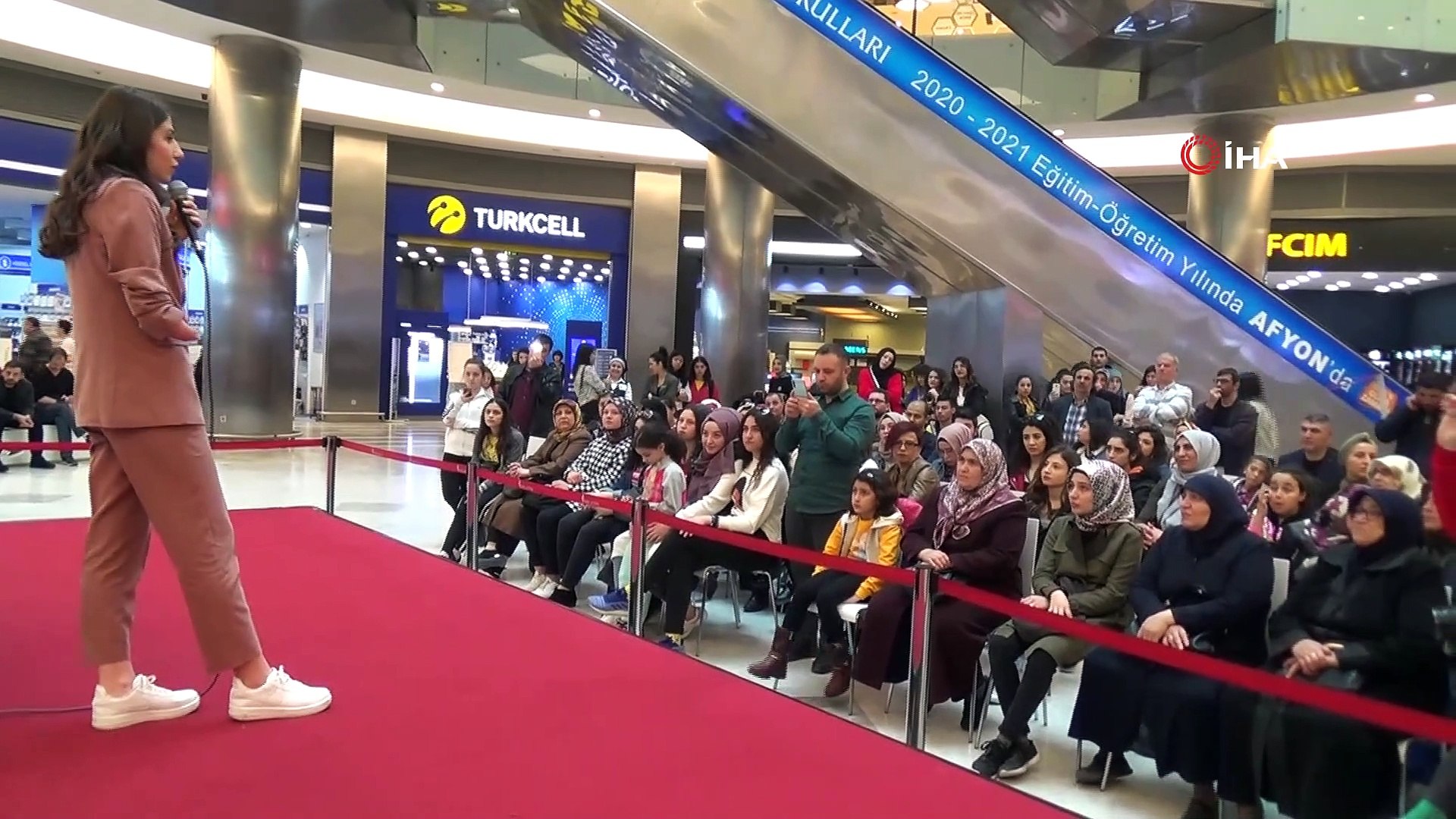 Park Afyon 8 Mart'ta milli teakwandocu Betül Çavdar'ı kadınlarla buluşturdu  - Dailymotion Video