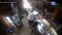 Dos sujetos armados asaltan panadería en el norte de Guayaquil
