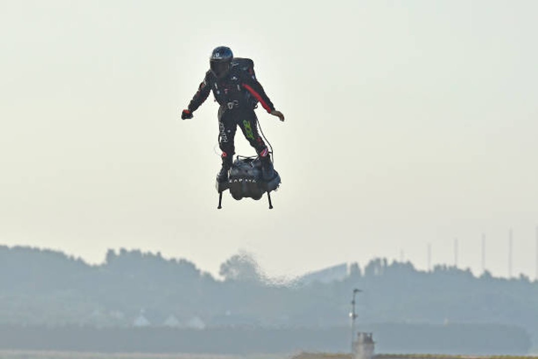 Das 'Flyboard' lässt den Menschen fliegen...