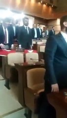 CHP'li üyelerden İstiklal Marşı'na büyük saygısızlık