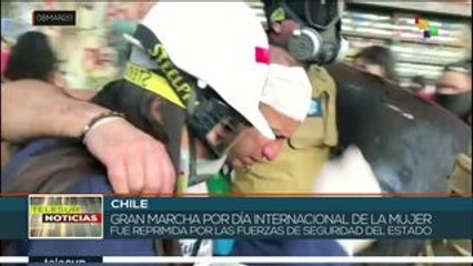 Gobierno chileno reprime a los manifestantes en la marcha del 8-M