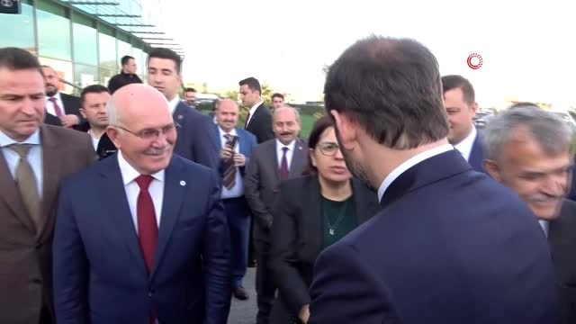 Bakan Albayrak: Faizler 8 ay öncesinde yüzde 25-30'lardan bugün tek haneli rakamlara düştü