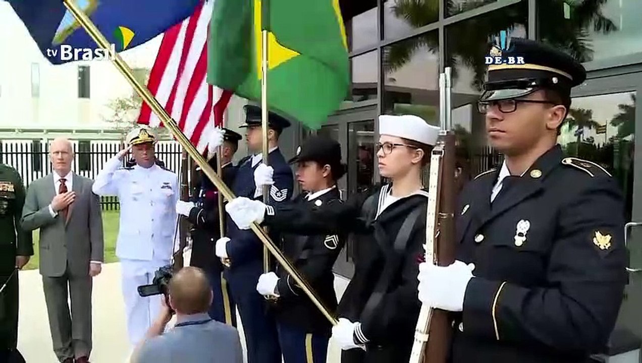 Bolsonaro Faz Acordos Militares Com os EUA