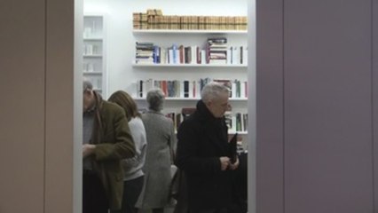 La migración habla a través de los libros en la "Biblioteca del Exilio"