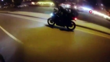 Motosiklette seyir halindeyken sürücü değiştirdiler