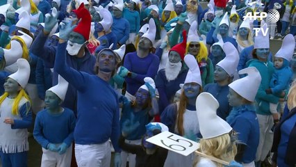 Unos 3.500 "pitufos" desafían al coronavirus en Francia