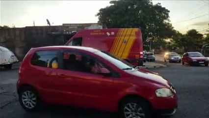 Mulher fica ferida em colisão entre moto e carro no Jardim Clarito