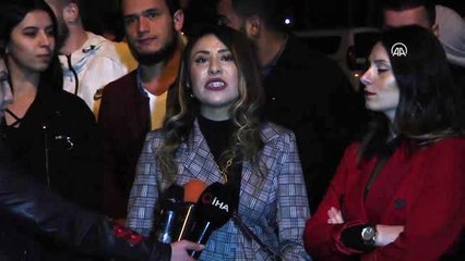 Sakarya'da bir grup genç, CHP'li Özkoç'un sözlerine tepki gösterdi