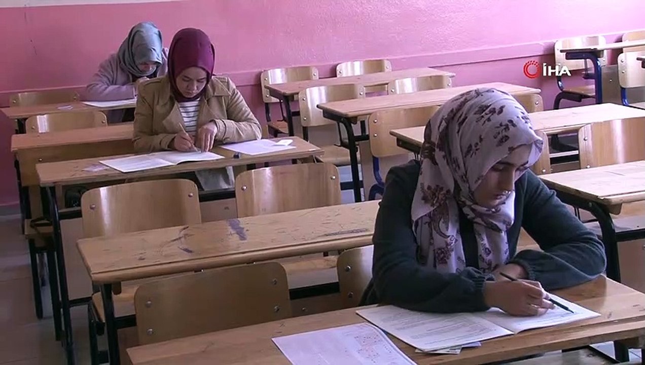 Üniversite öğrencileri Umre’ye gidebilmek için ter döktü