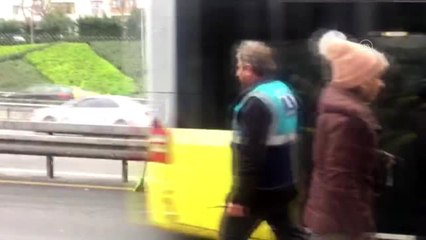 İki metrobüs çarpıştı: 10 yaralı