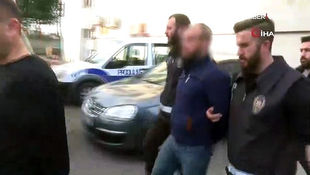 Eşiyle ilişkisi olduğunu düşündüğü şahsı araç içinde silahla yaraladı