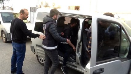 Karısıyla mesajlaşırken yakaladığı kişiye arabada kurşun yağdırdı