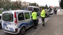 Ehliyetsiz sürücü takla attı, aracını bırakıp kaybolan telefonunu aradı