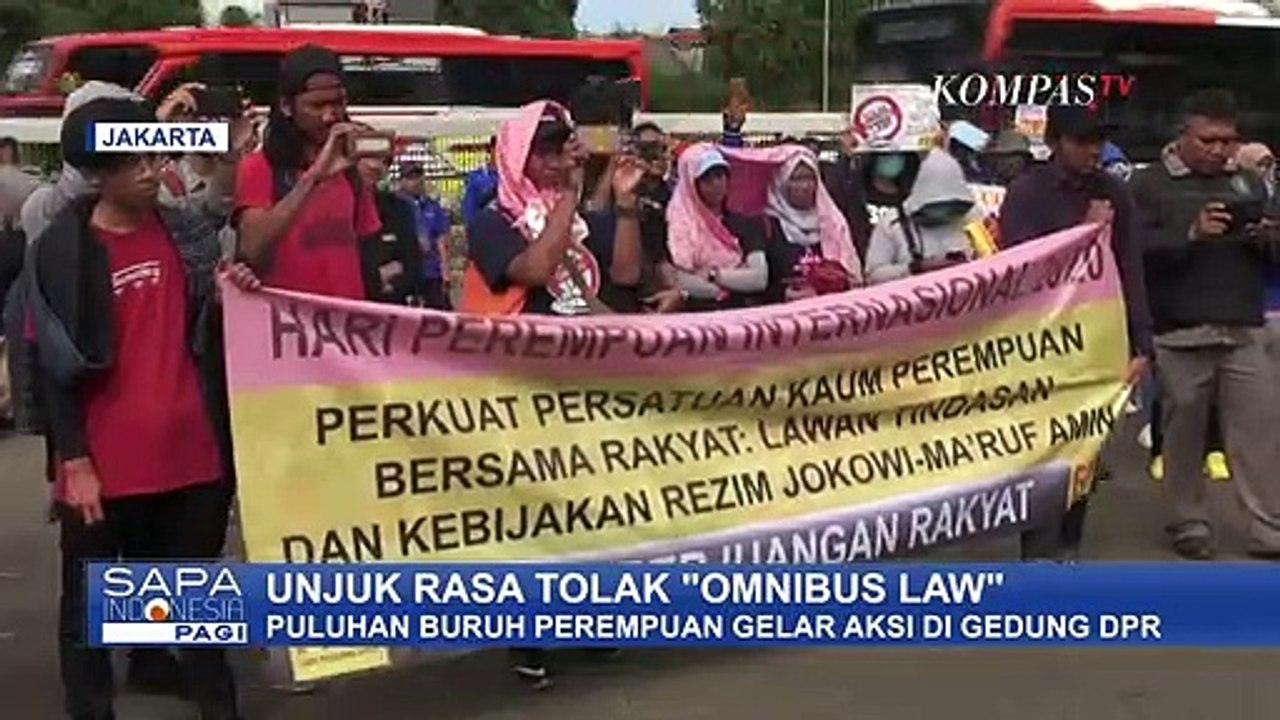 Tolak Omnibus Law, Warga Gelar Unjuk Rasa depan Gedung DPR