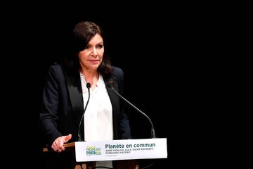 Municipales à Paris : Anne Hidalgo en tête devant Rachida Dati