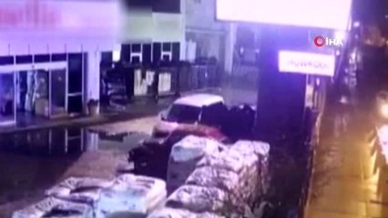Güvenlik görevlilerini bağlayıp 2 buçuk milyonluk soygun yaptılar... O anlar kamerada