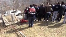 Şehit mezarındaki bayrağı değiştirmek isteyen 2 zabıta elektrik akımına kapıldı