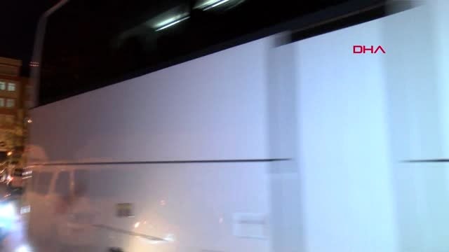 GÜNGÖREN'DEKİ KARANTİNA YURDUNA AVRUPA'DAN GELEN TÜRKLER GECE DE GETİRİLDİ