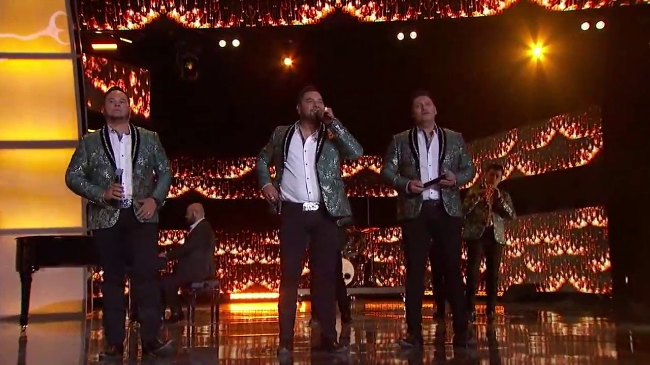 Banda MS cantan sus éxitos en Premios De La Radio 2019