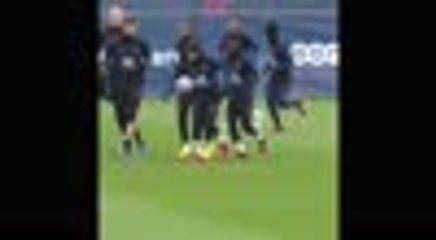 Neymar's impressive running kick-ups in PSG training