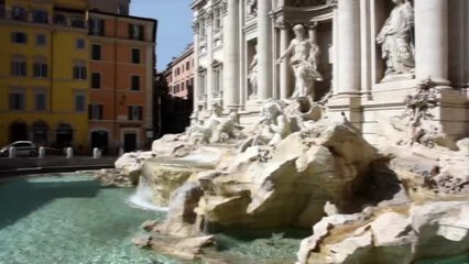 Koronavirüsle mücadele eden İtalya'da Roma sokakları boşaldı