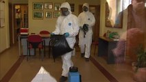 Equipos de limpieza desinfectan el centro cívico en A Coruña donde se ha detectado un foco de coronavirus