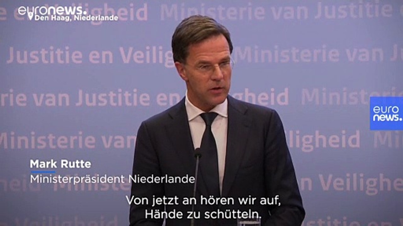Video: Mark Rutte verbietet Händeschütteln...und reicht Kollegen die Hand