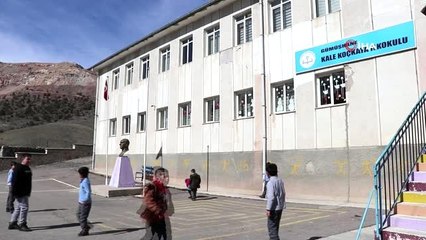 Bu köy okulunda artan yemekler sokak hayvanlarına gidiyor