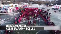 Çin'de buz tutmuş gölde maraton koşusu