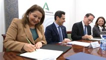 Andalucía firma un convenio con la CEA para eliminar las bolsas de plástico