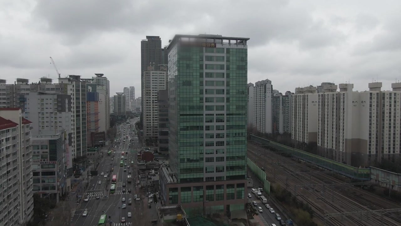 구로구 콜센터 관련 80여 명 확진...서울 최대 집단감염 발생 / YTN