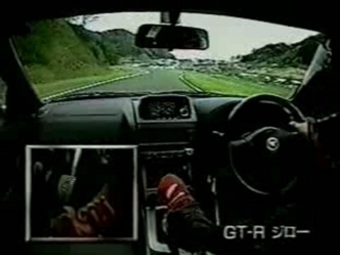 2 Toyota Sprinter Trueno VS GTR-34