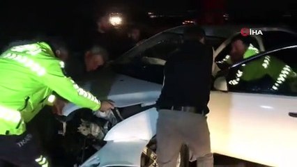 Polis memuru görev çıkışı kaza yaptı