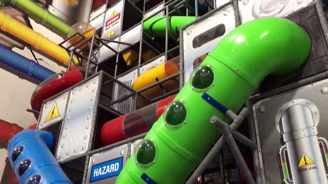 Sophia, Isabella, Alice e Alice Brincando e se Divertindo no Shopping