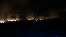 Grande área de vegetação rasteira é incendiada no Bairro Canadá; Bombeiros foram mobilizados