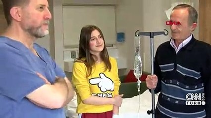 İlk kez katı yemek yedi