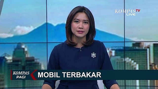 Sebuah Mobil Hangus Terbakar, Dugaan Sementara Karena Korsleting di Bagian Mesin
