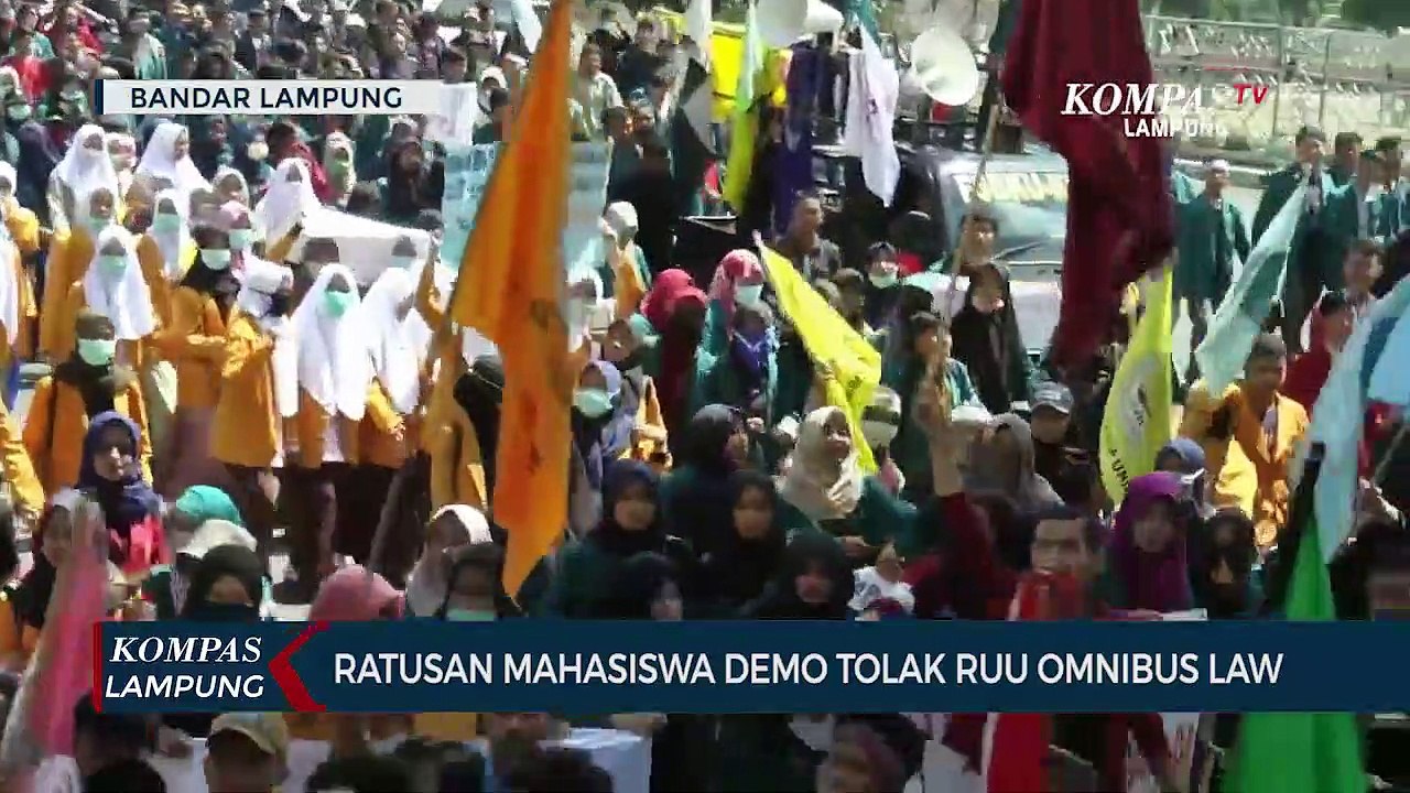Ratusan Mahasiswa Demo Tolak RUU Omnibus Law