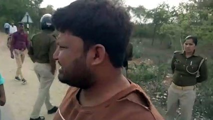 झाँसी: BJP कार्यकर्ताओं को टांगाटोली कर थाने ले गई पुलिस, देखिए वीडियों