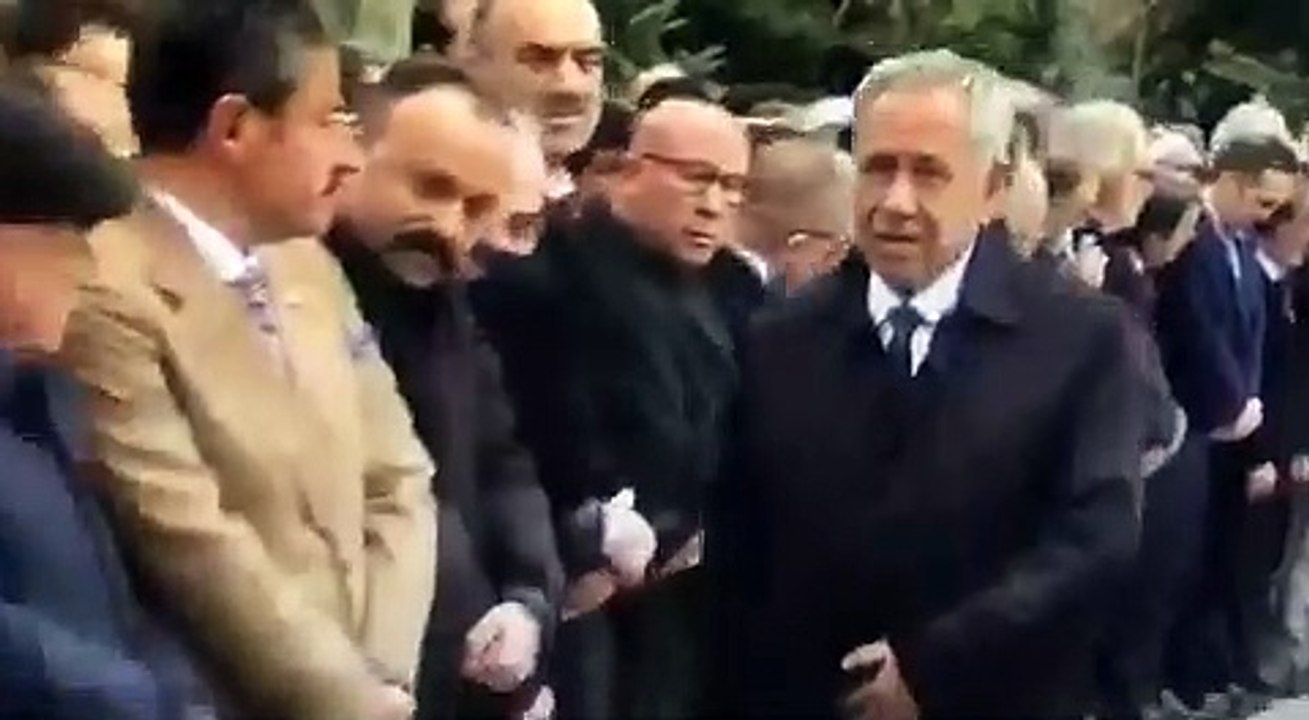 Melih Gökçek'in Bülent Arınç'a o bakışı gündem oldu