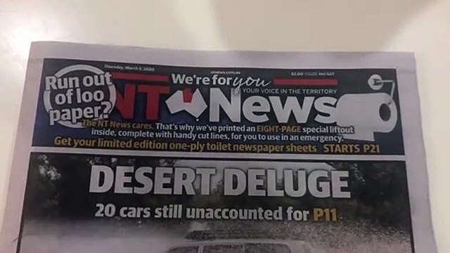 Un periódico incluye páginas extra con papel higiénico ante la escasez por el coronavirus en Australia