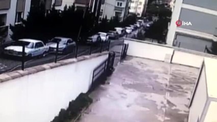 Polisten uyuşturucu satıcılarına film gibi operasyon kamerada