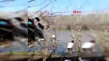 Edirne-Sınırdaki göçmenler meriç nehrinde yıkanıyor-2
