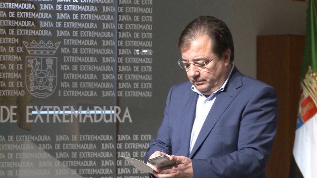 Guillermo Fernández Vara en rueda de prensa