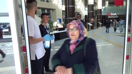 Hastanede koronavirüse karşı dezenfektanlı önlem