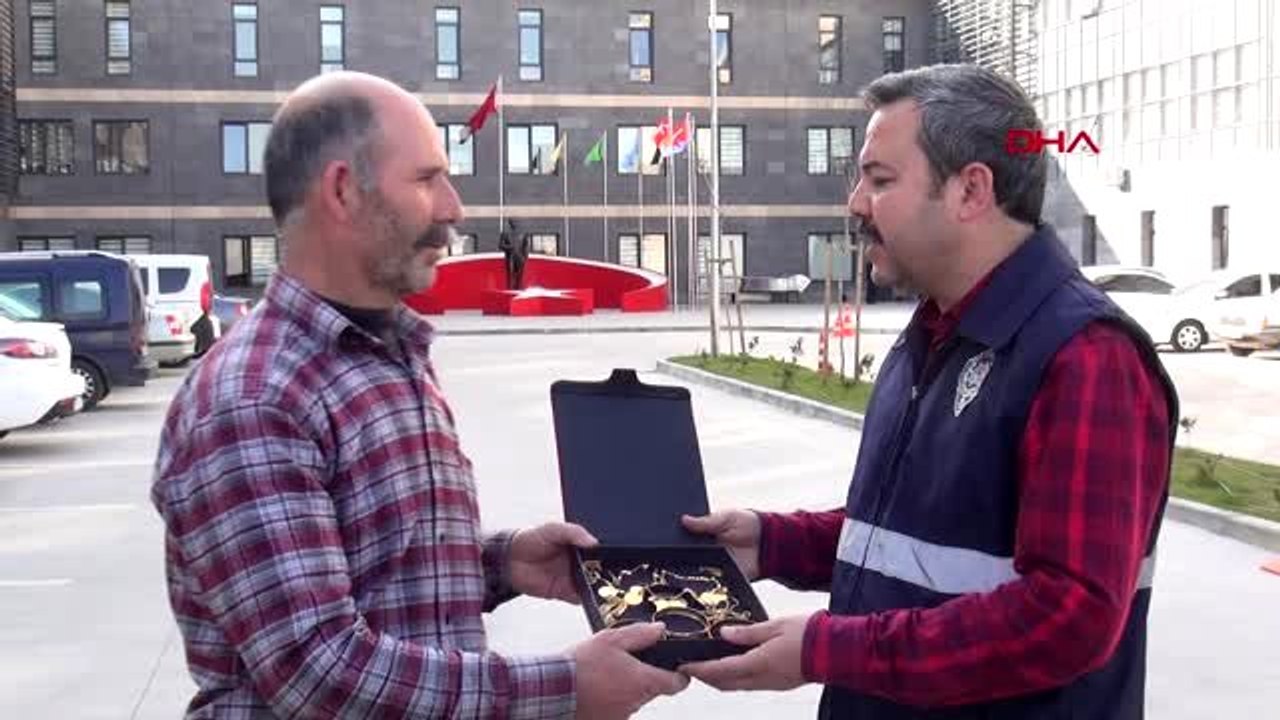 KAHRAMANMARAŞ Kızının altınlarını dolandırıcılara götürürken polis engelledi