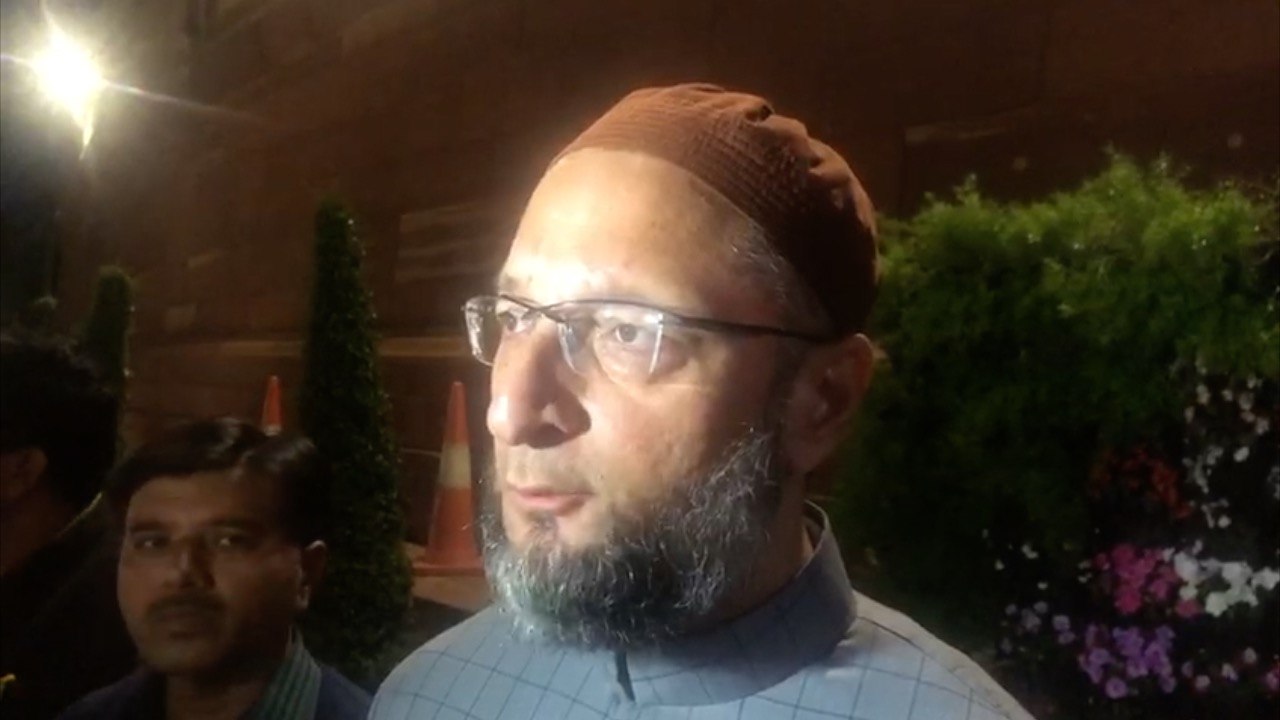 Owaisi attacks centre over Delhi riots