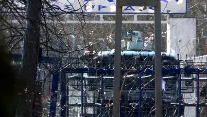 Yunan polisi Pazarkule'de sığınmacılara sapanla müdahale etti