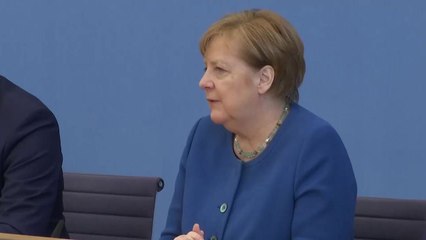 메르켈 "전문가, 인구 60~70% 감염 전망...확산 늦추기에 초점" / YTN