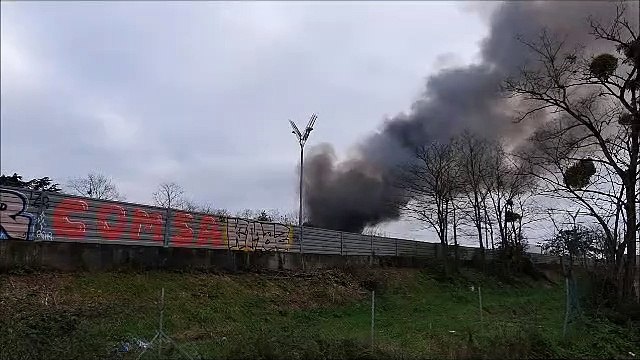 Gironde : un feu dans un campement de Roms en bord de rocade de Bordeaux